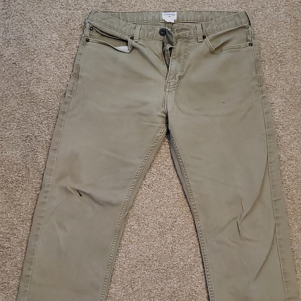 Dockers Khaki Straight Fit